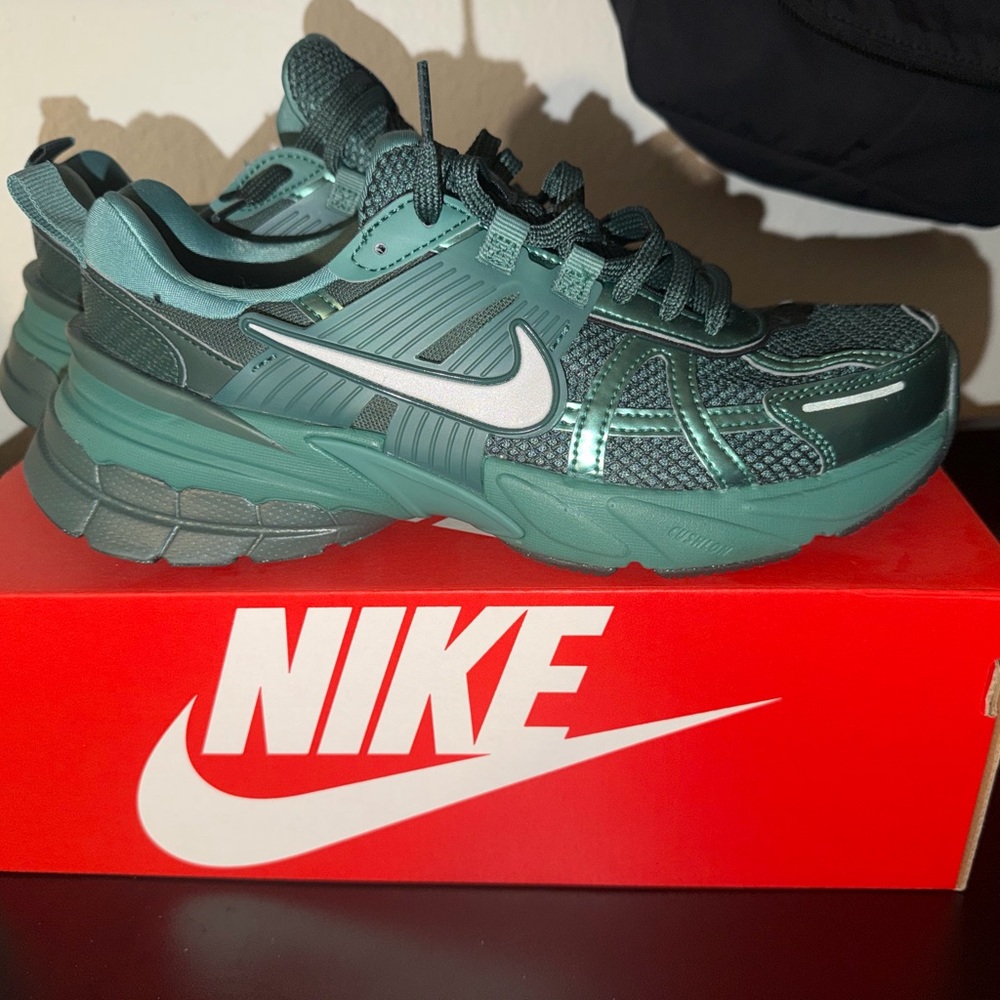 Nike v2k run